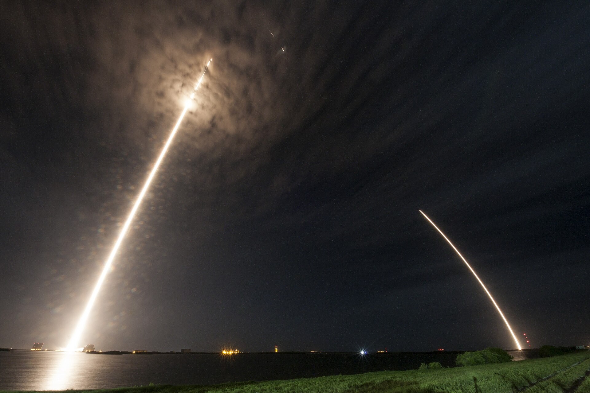 Long-exposure Falcon 9 launch and landing trail